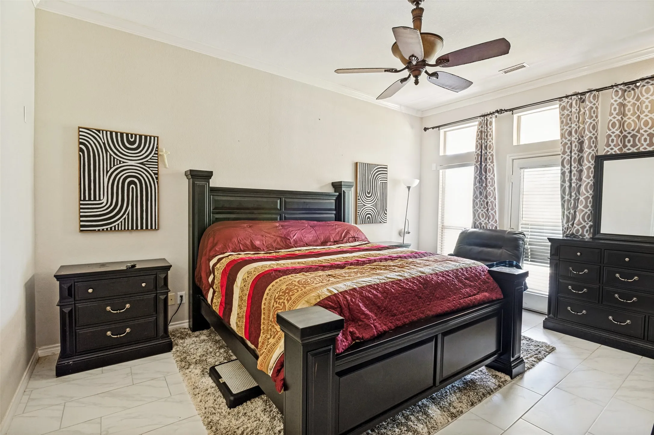 Single Family Residence For Sale in Dallas County , 2828 S Lakeview Drive, Cedar Hill, Texas 75104, 4 Bedroom, 4 Bathroom, 2 Garage spaces, 2,554 Sqft, built in 2001, mls#21321639, Real Estate Agent in Cedar Hill, Homes For Sale in Dallas county, Homes For Sale in Cedar Hill, Realtor in Cedar Hill Texas, Real Estate Brokerage Independent Realty Texas, Luminita Cordes Realtor