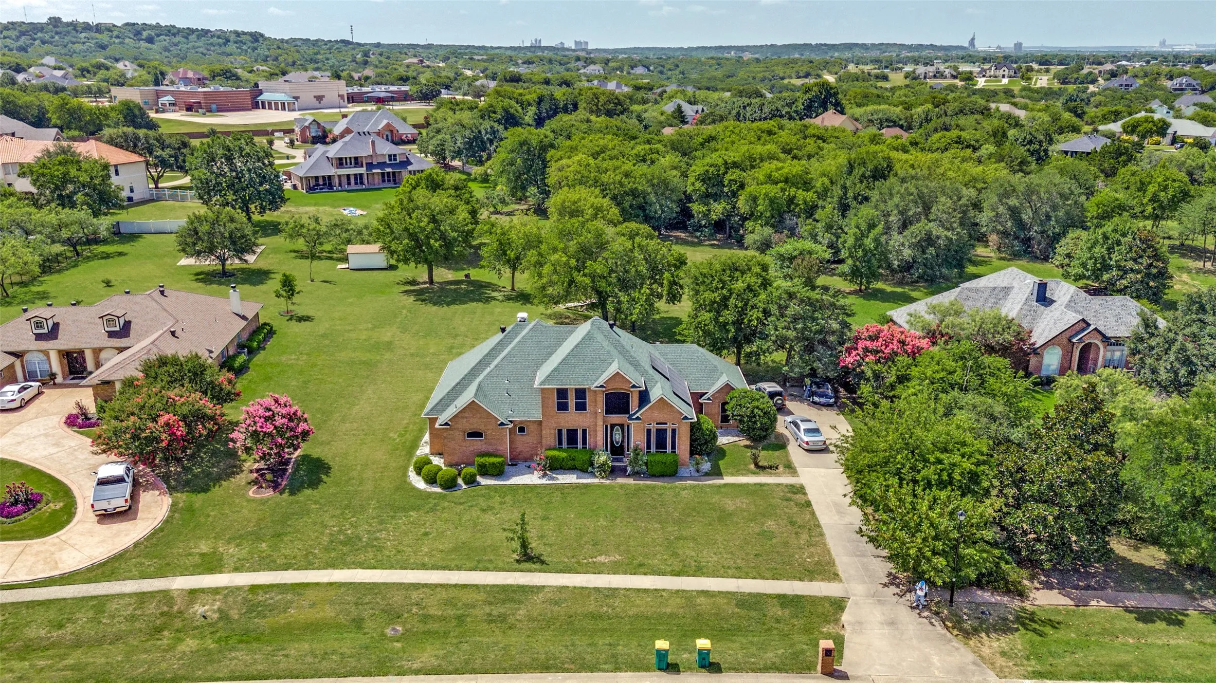 Single Family Residence For Sale in Dallas County , 2828 S Lakeview Drive, Cedar Hill, Texas 75104, 4 Bedroom, 4 Bathroom, 2 Garage spaces, 2,554 Sqft, built in 2001, mls#21321639, Real Estate Agent in Cedar Hill, Homes For Sale in Dallas county, Homes For Sale in Cedar Hill, Realtor in Cedar Hill Texas, Real Estate Brokerage Independent Realty Texas, Luminita Cordes Realtor