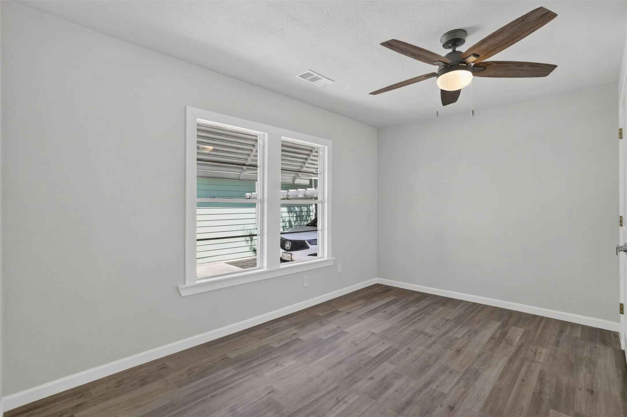 Single Family Residence For Sale in Dallas County , 924 Nolte Drive, Dallas, Texas 75208, 3 Bedrooms, 2 Bathrooms, Garage spaces, 1,270 Sqft, built in 1924, Price $339,000, mls#21321646, Real Estate Agent in Dallas, Homes For Sale in Dallas county, Homes For Sale in Dallas, Realtor in Dallas Texas, Real Estate Brokerage Independent Realty Texas, Luminita Cordes Realtor