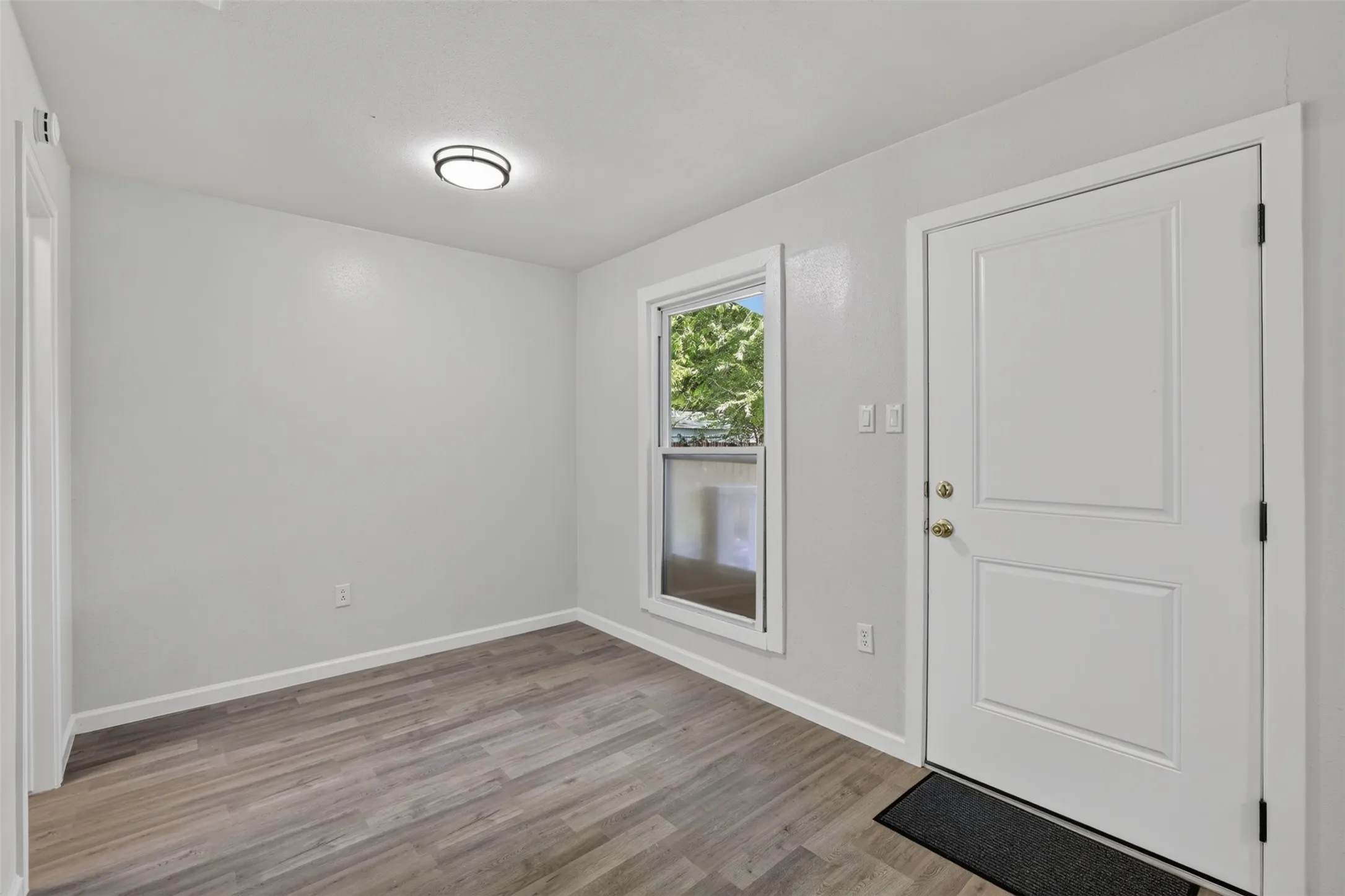 Single Family Residence For Sale in Dallas County , 924 Nolte Drive, Dallas, Texas 75208, 3 Bedrooms, 2 Bathrooms, Garage spaces, 1,270 Sqft, built in 1924, Price $339,000, mls#21321646, Real Estate Agent in Dallas, Homes For Sale in Dallas county, Homes For Sale in Dallas, Realtor in Dallas Texas, Real Estate Brokerage Independent Realty Texas, Luminita Cordes Realtor
