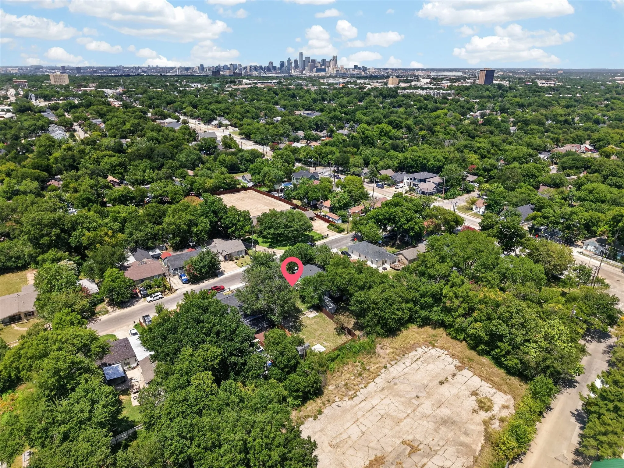 Single Family Residence For Sale in Dallas County , 924 Nolte Drive, Dallas, Texas 75208, 3 Bedrooms, 2 Bathrooms, Garage spaces, 1,270 Sqft, built in 1924, Price $339,000, mls#21321646, Real Estate Agent in Dallas, Homes For Sale in Dallas county, Homes For Sale in Dallas, Realtor in Dallas Texas, Real Estate Brokerage Independent Realty Texas, Luminita Cordes Realtor
