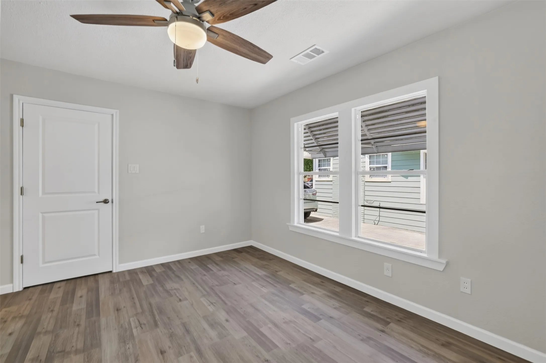 Single Family Residence For Sale in Dallas County , 924 Nolte Drive, Dallas, Texas 75208, 3 Bedrooms, 2 Bathrooms, Garage spaces, 1,270 Sqft, built in 1924, Price $339,000, mls#21321646, Real Estate Agent in Dallas, Homes For Sale in Dallas county, Homes For Sale in Dallas, Realtor in Dallas Texas, Real Estate Brokerage Independent Realty Texas, Luminita Cordes Realtor