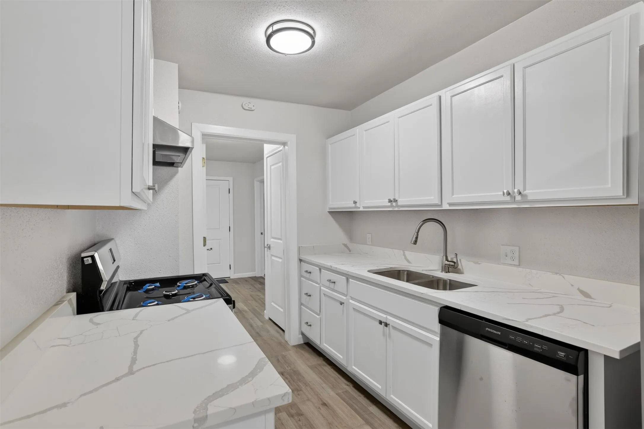 Single Family Residence For Sale in Dallas County , 924 Nolte Drive, Dallas, Texas 75208, 3 Bedrooms, 2 Bathrooms, Garage spaces, 1,270 Sqft, built in 1924, Price $339,000, mls#21321646, Real Estate Agent in Dallas, Homes For Sale in Dallas county, Homes For Sale in Dallas, Realtor in Dallas Texas, Real Estate Brokerage Independent Realty Texas, Luminita Cordes Realtor