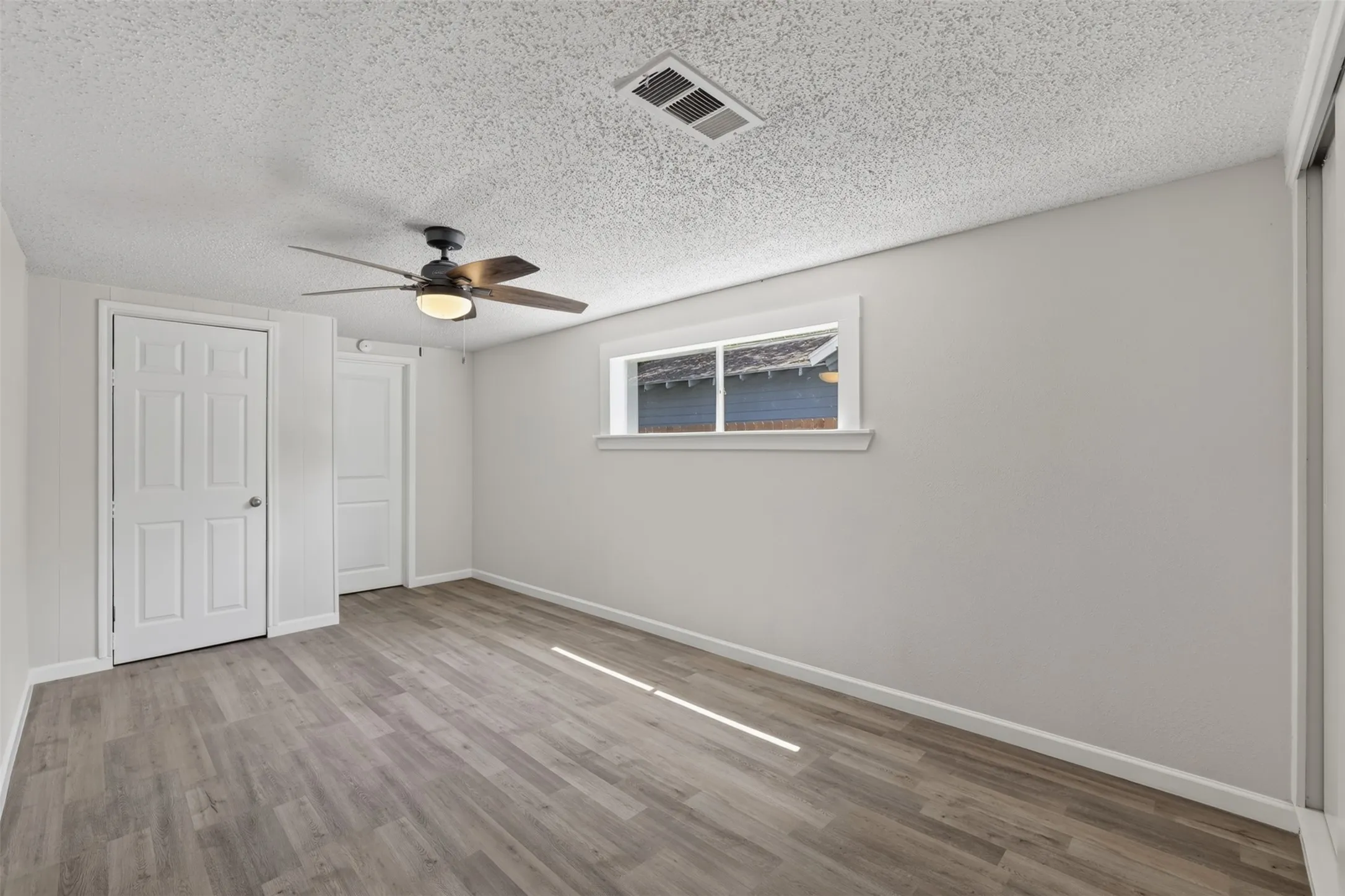 Single Family Residence For Sale in Dallas County , 924 Nolte Drive, Dallas, Texas 75208, 3 Bedrooms, 2 Bathrooms, Garage spaces, 1,270 Sqft, built in 1924, Price $339,000, mls#21321646, Real Estate Agent in Dallas, Homes For Sale in Dallas county, Homes For Sale in Dallas, Realtor in Dallas Texas, Real Estate Brokerage Independent Realty Texas, Luminita Cordes Realtor