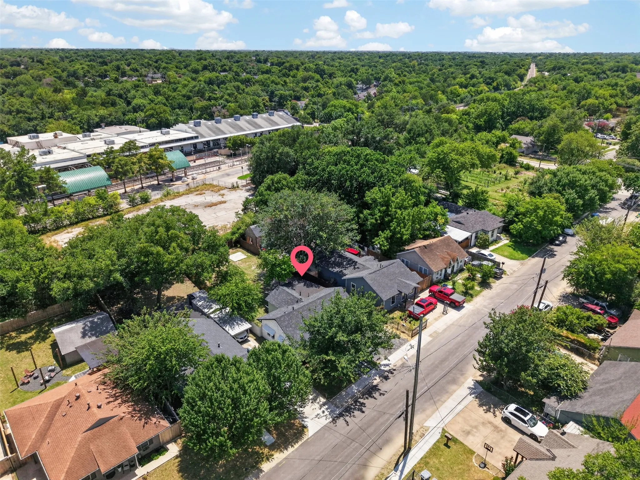 Single Family Residence For Sale in Dallas County , 924 Nolte Drive, Dallas, Texas 75208, 3 Bedrooms, 2 Bathrooms, Garage spaces, 1,270 Sqft, built in 1924, Price $339,000, mls#21321646, Real Estate Agent in Dallas, Homes For Sale in Dallas county, Homes For Sale in Dallas, Realtor in Dallas Texas, Real Estate Brokerage Independent Realty Texas, Luminita Cordes Realtor