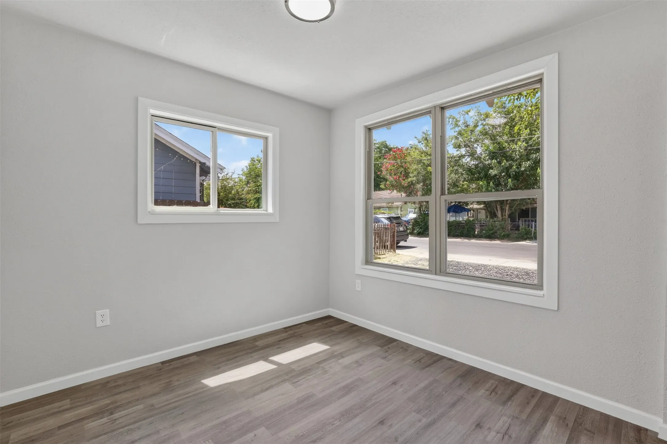 Single Family Residence For Sale in Dallas County , 924 Nolte Drive, Dallas, Texas 75208, 3 Bedrooms, 2 Bathrooms, Garage spaces, 1,270 Sqft, built in 1924, Price $339,000, mls#21321646, Real Estate Agent in Dallas, Homes For Sale in Dallas county, Homes For Sale in Dallas, Realtor in Dallas Texas, Real Estate Brokerage Independent Realty Texas, Luminita Cordes Realtor
