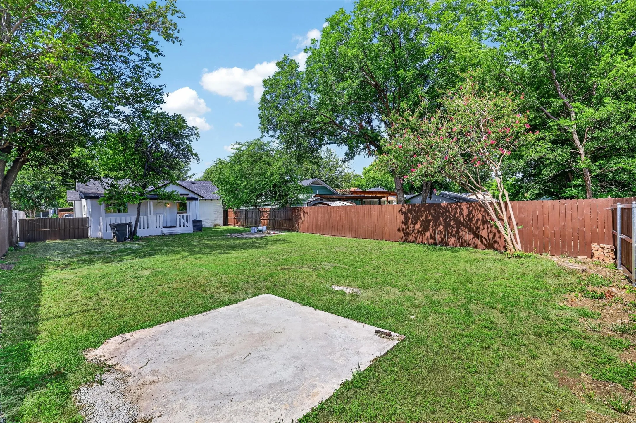 Single Family Residence For Sale in Dallas County , 924 Nolte Drive, Dallas, Texas 75208, 3 Bedrooms, 2 Bathrooms, Garage spaces, 1,270 Sqft, built in 1924, Price $339,000, mls#21321646, Real Estate Agent in Dallas, Homes For Sale in Dallas county, Homes For Sale in Dallas, Realtor in Dallas Texas, Real Estate Brokerage Independent Realty Texas, Luminita Cordes Realtor