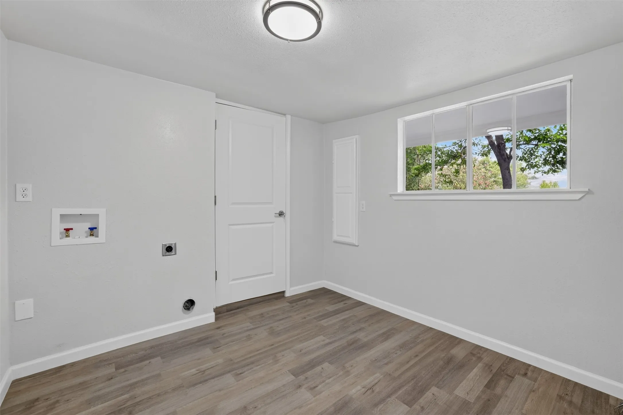 Single Family Residence For Sale in Dallas County , 924 Nolte Drive, Dallas, Texas 75208, 3 Bedrooms, 2 Bathrooms, Garage spaces, 1,270 Sqft, built in 1924, Price $339,000, mls#21321646, Real Estate Agent in Dallas, Homes For Sale in Dallas county, Homes For Sale in Dallas, Realtor in Dallas Texas, Real Estate Brokerage Independent Realty Texas, Luminita Cordes Realtor