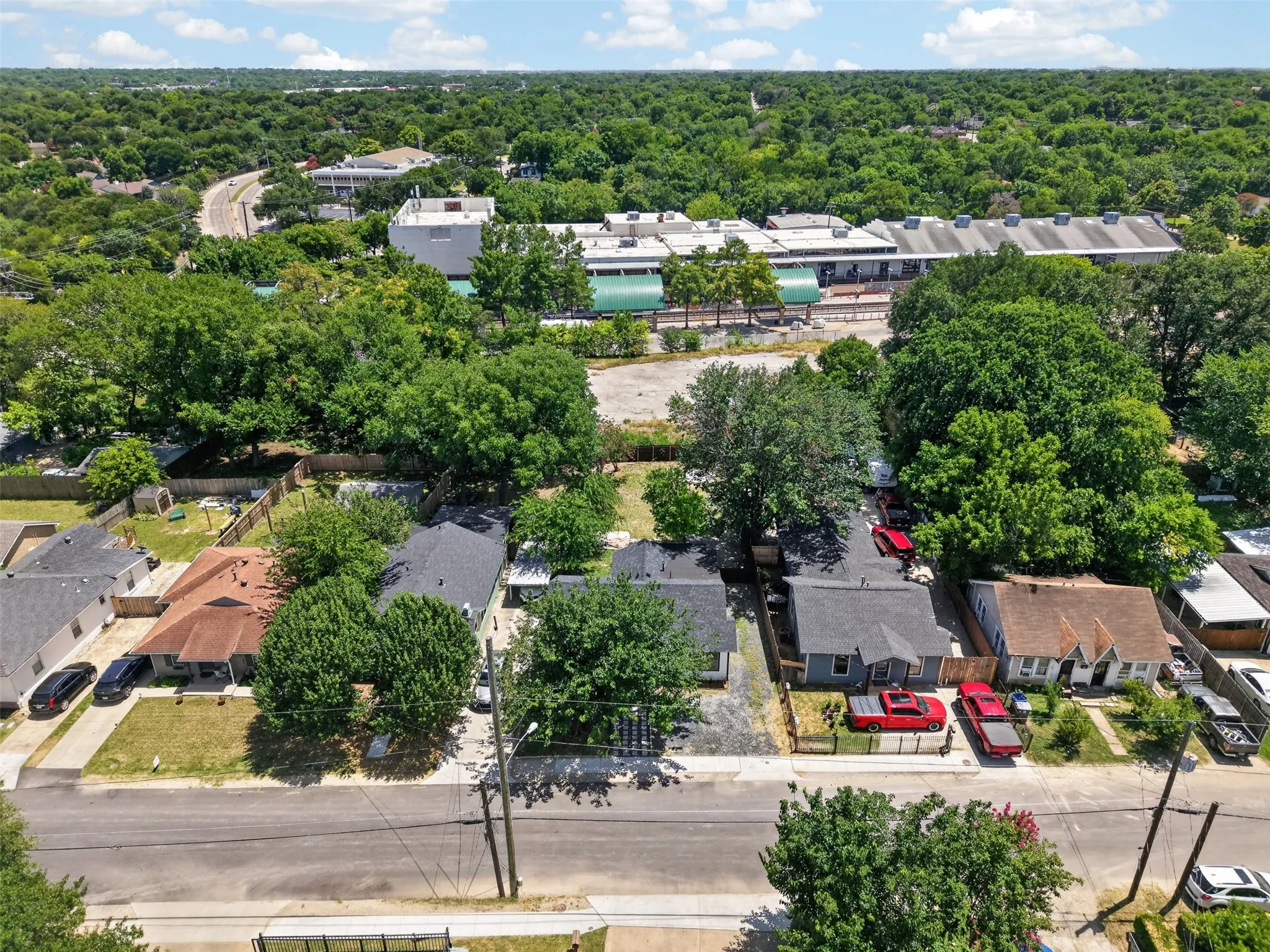 Single Family Residence For Sale in Dallas County , 924 Nolte Drive, Dallas, Texas 75208, 3 Bedrooms, 2 Bathrooms, Garage spaces, 1,270 Sqft, built in 1924, Price $339,000, mls#21321646, Real Estate Agent in Dallas, Homes For Sale in Dallas county, Homes For Sale in Dallas, Realtor in Dallas Texas, Real Estate Brokerage Independent Realty Texas, Luminita Cordes Realtor