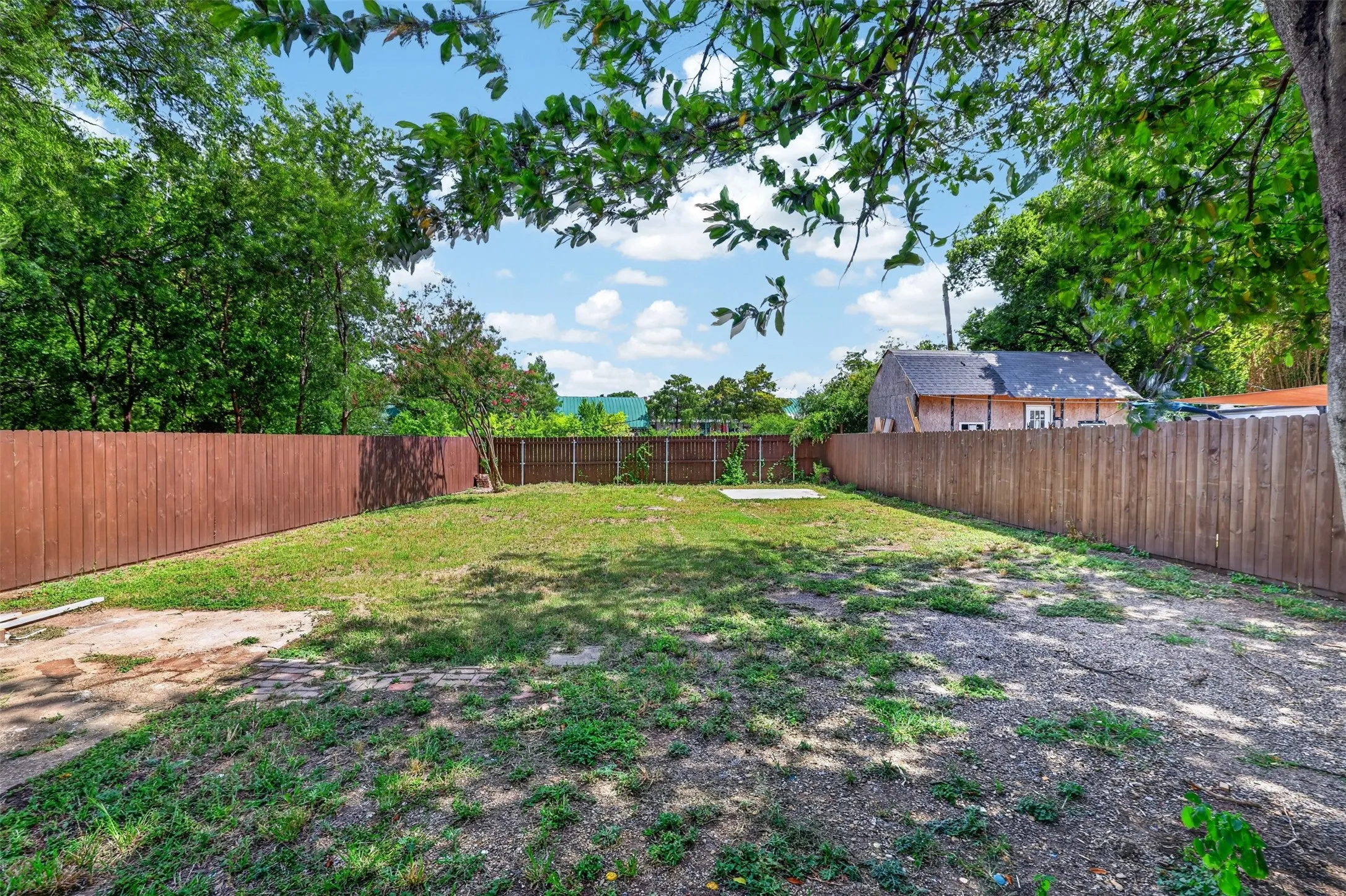 Single Family Residence For Sale in Dallas County , 924 Nolte Drive, Dallas, Texas 75208, 3 Bedrooms, 2 Bathrooms, Garage spaces, 1,270 Sqft, built in 1924, Price $339,000, mls#21321646, Real Estate Agent in Dallas, Homes For Sale in Dallas county, Homes For Sale in Dallas, Realtor in Dallas Texas, Real Estate Brokerage Independent Realty Texas, Luminita Cordes Realtor