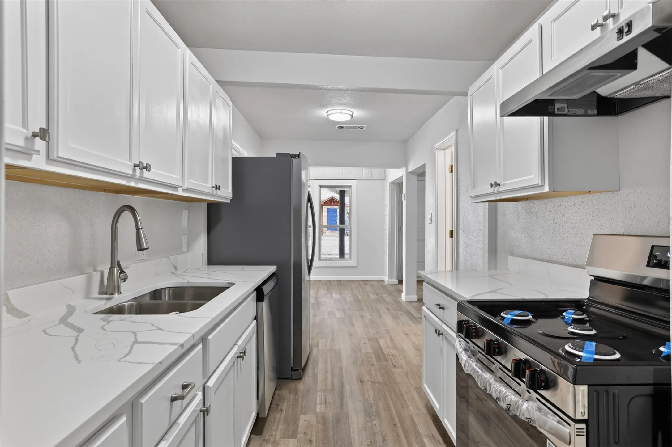 Single Family Residence For Sale in Dallas County , 924 Nolte Drive, Dallas, Texas 75208, 3 Bedrooms, 2 Bathrooms, Garage spaces, 1,270 Sqft, built in 1924, Price $339,000, mls#21321646, Real Estate Agent in Dallas, Homes For Sale in Dallas county, Homes For Sale in Dallas, Realtor in Dallas Texas, Real Estate Brokerage Independent Realty Texas, Luminita Cordes Realtor