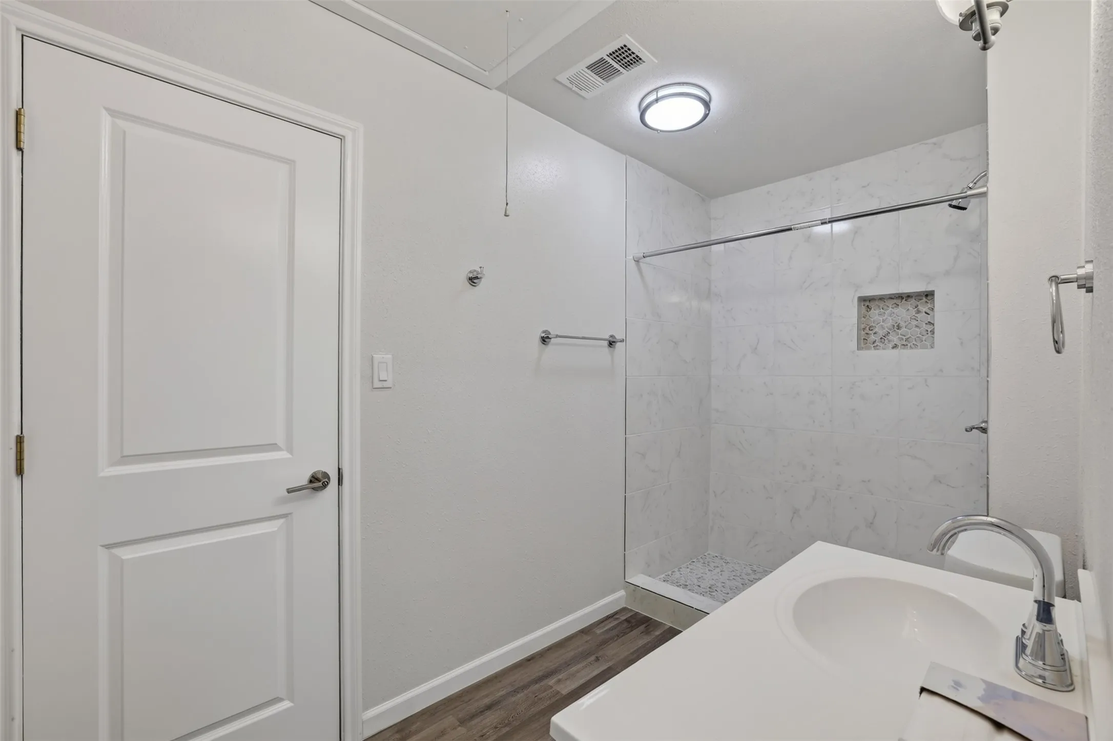 Single Family Residence For Sale in Dallas County , 924 Nolte Drive, Dallas, Texas 75208, 3 Bedrooms, 2 Bathrooms, Garage spaces, 1,270 Sqft, built in 1924, Price $339,000, mls#21321646, Real Estate Agent in Dallas, Homes For Sale in Dallas county, Homes For Sale in Dallas, Realtor in Dallas Texas, Real Estate Brokerage Independent Realty Texas, Luminita Cordes Realtor