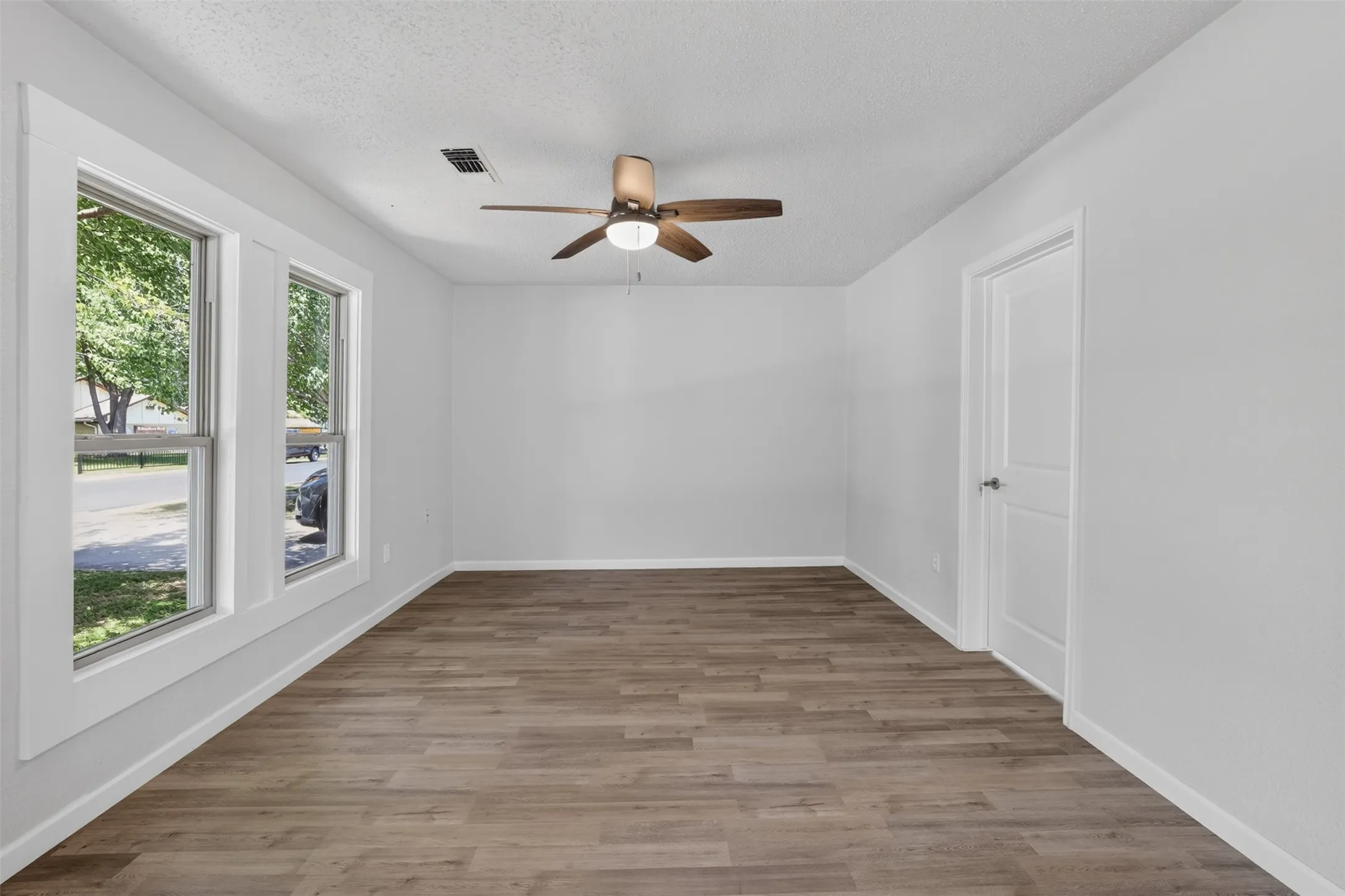 Single Family Residence For Sale in Dallas County , 924 Nolte Drive, Dallas, Texas 75208, 3 Bedrooms, 2 Bathrooms, Garage spaces, 1,270 Sqft, built in 1924, Price $339,000, mls#21321646, Real Estate Agent in Dallas, Homes For Sale in Dallas county, Homes For Sale in Dallas, Realtor in Dallas Texas, Real Estate Brokerage Independent Realty Texas, Luminita Cordes Realtor