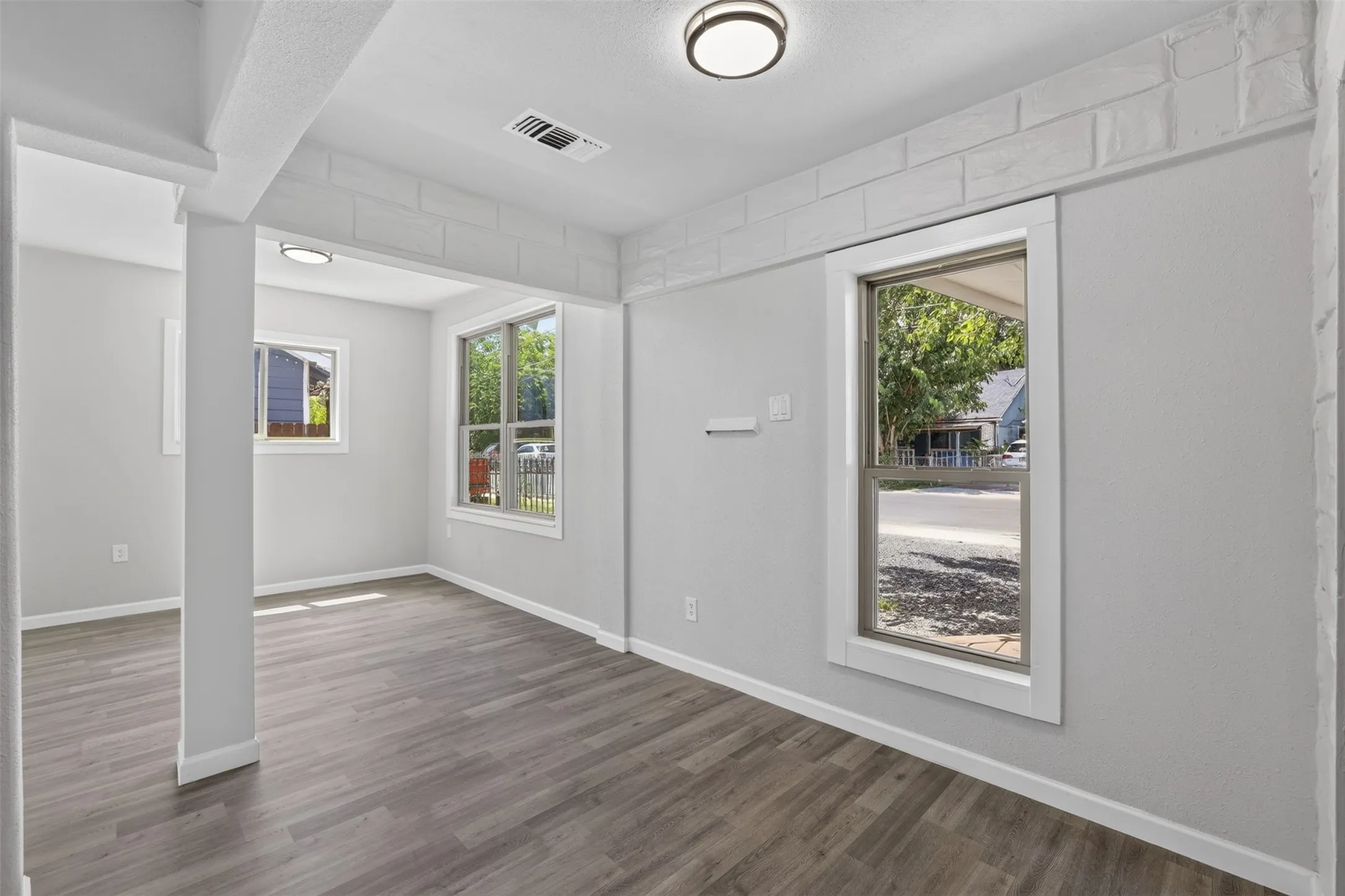 Single Family Residence For Sale in Dallas County , 924 Nolte Drive, Dallas, Texas 75208, 3 Bedrooms, 2 Bathrooms, Garage spaces, 1,270 Sqft, built in 1924, Price $339,000, mls#21321646, Real Estate Agent in Dallas, Homes For Sale in Dallas county, Homes For Sale in Dallas, Realtor in Dallas Texas, Real Estate Brokerage Independent Realty Texas, Luminita Cordes Realtor