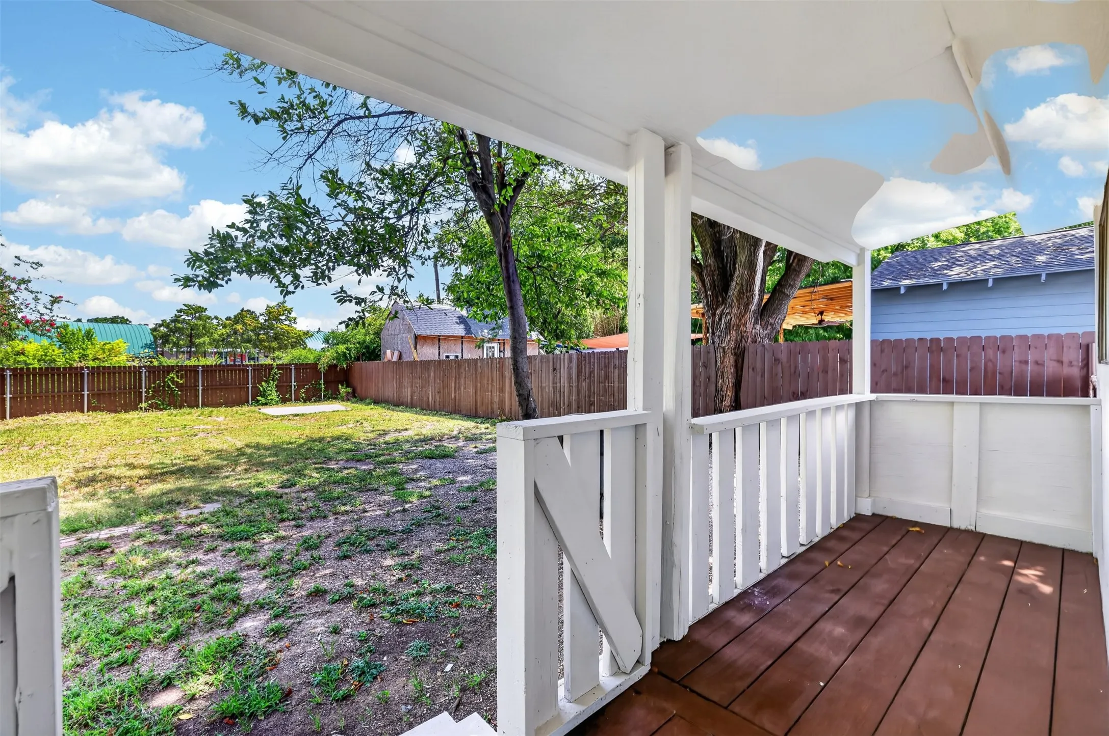 Single Family Residence For Sale in Dallas County , 924 Nolte Drive, Dallas, Texas 75208, 3 Bedrooms, 2 Bathrooms, Garage spaces, 1,270 Sqft, built in 1924, Price $339,000, mls#21321646, Real Estate Agent in Dallas, Homes For Sale in Dallas county, Homes For Sale in Dallas, Realtor in Dallas Texas, Real Estate Brokerage Independent Realty Texas, Luminita Cordes Realtor