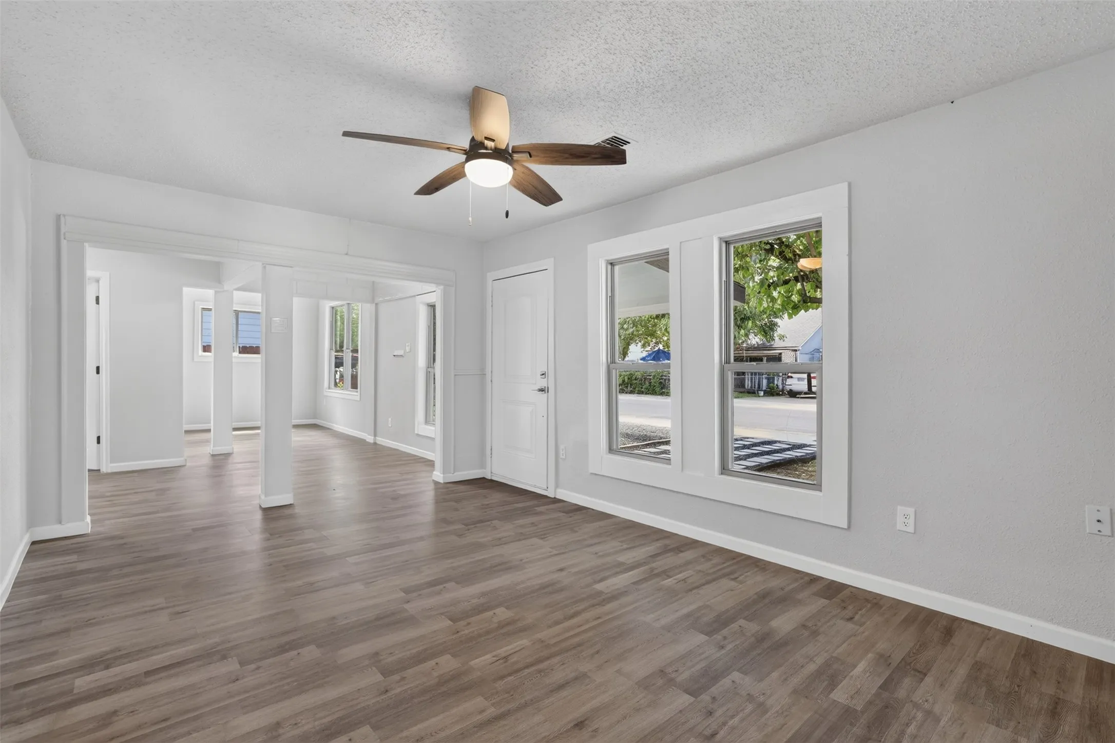 Single Family Residence For Sale in Dallas County , 924 Nolte Drive, Dallas, Texas 75208, 3 Bedrooms, 2 Bathrooms, Garage spaces, 1,270 Sqft, built in 1924, Price $339,000, mls#21321646, Real Estate Agent in Dallas, Homes For Sale in Dallas county, Homes For Sale in Dallas, Realtor in Dallas Texas, Real Estate Brokerage Independent Realty Texas, Luminita Cordes Realtor