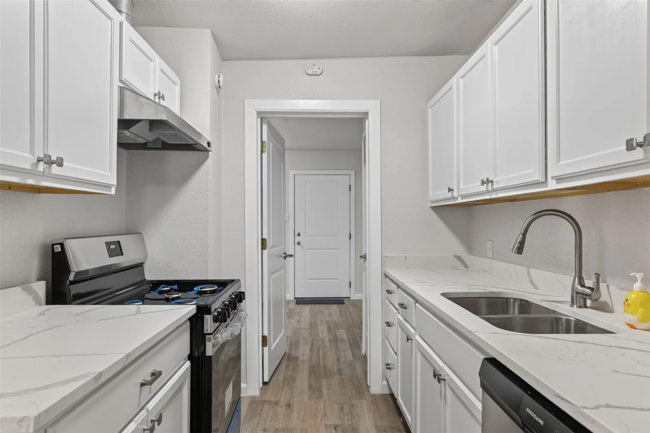 Single Family Residence For Sale in Dallas County , 924 Nolte Drive, Dallas, Texas 75208, 3 Bedrooms, 2 Bathrooms, Garage spaces, 1,270 Sqft, built in 1924, Price $339,000, mls#21321646, Real Estate Agent in Dallas, Homes For Sale in Dallas county, Homes For Sale in Dallas, Realtor in Dallas Texas, Real Estate Brokerage Independent Realty Texas, Luminita Cordes Realtor