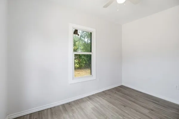 Single Family Residence For Sale in Tarrant County , 910 Loney Street, Fort Worth, Texas 76104, 2 Bedroom, 1 Bathroom, 2 Garage spaces, 860 Sqft, built in 1918, mls#21321629, Real Estate Agent in Fort Worth, Homes For Sale in Tarrant county, Homes For Sale in Fort Worth, Realtor in Fort Worth Texas, Real Estate Brokerage Independent Realty Texas, Luminita Cordes Realtor