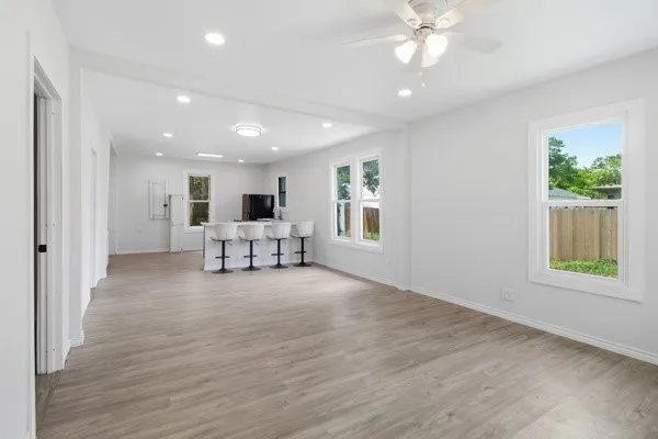 Single Family Residence For Sale in Tarrant County , 910 Loney Street, Fort Worth, Texas 76104, 2 Bedroom, 1 Bathroom, 2 Garage spaces, 860 Sqft, built in 1918, mls#21321629, Real Estate Agent in Fort Worth, Homes For Sale in Tarrant county, Homes For Sale in Fort Worth, Realtor in Fort Worth Texas, Real Estate Brokerage Independent Realty Texas, Luminita Cordes Realtor