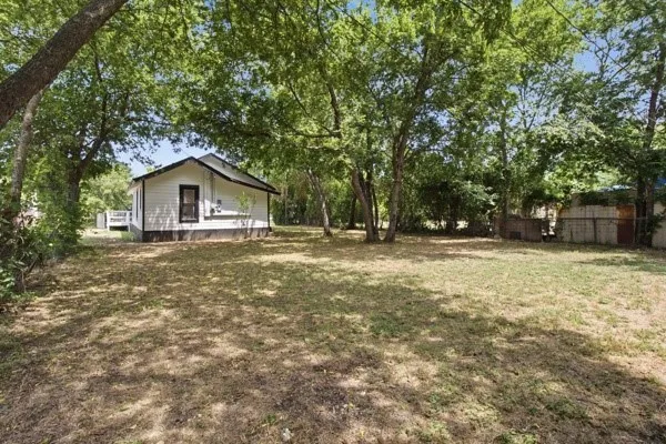 Single Family Residence For Sale in Tarrant County , 910 Loney Street, Fort Worth, Texas 76104, 2 Bedroom, 1 Bathroom, 2 Garage spaces, 860 Sqft, built in 1918, mls#21321629, Real Estate Agent in Fort Worth, Homes For Sale in Tarrant county, Homes For Sale in Fort Worth, Realtor in Fort Worth Texas, Real Estate Brokerage Independent Realty Texas, Luminita Cordes Realtor
