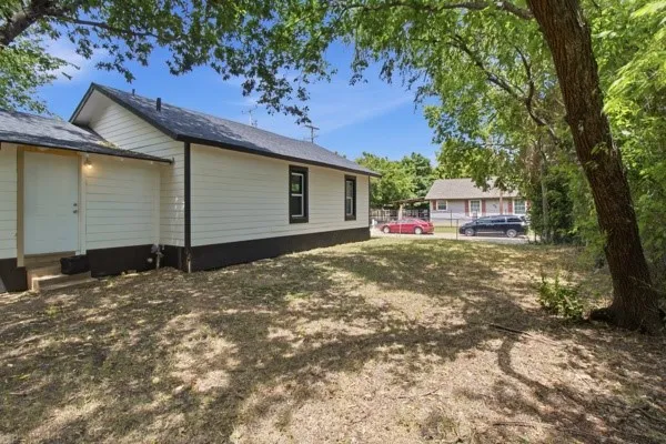 Single Family Residence For Sale in Tarrant County , 910 Loney Street, Fort Worth, Texas 76104, 2 Bedroom, 1 Bathroom, 2 Garage spaces, 860 Sqft, built in 1918, mls#21321629, Real Estate Agent in Fort Worth, Homes For Sale in Tarrant county, Homes For Sale in Fort Worth, Realtor in Fort Worth Texas, Real Estate Brokerage Independent Realty Texas, Luminita Cordes Realtor
