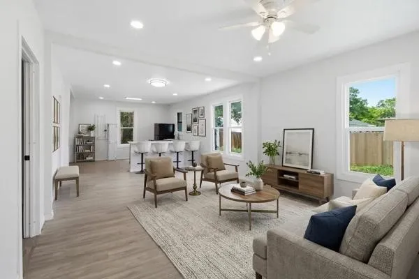 Single Family Residence For Sale in Tarrant County , 910 Loney Street, Fort Worth, Texas 76104, 2 Bedroom, 1 Bathroom, 2 Garage spaces, 860 Sqft, built in 1918, mls#21321629, Real Estate Agent in Fort Worth, Homes For Sale in Tarrant county, Homes For Sale in Fort Worth, Realtor in Fort Worth Texas, Real Estate Brokerage Independent Realty Texas, Luminita Cordes Realtor