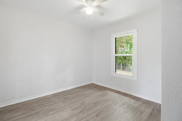 Single Family Residence For Sale in Tarrant County , 910 Loney Street, Fort Worth, Texas 76104, 2 Bedroom, 1 Bathroom, 2 Garage spaces, 860 Sqft, built in 1918, mls#21321629, Real Estate Agent in Fort Worth, Homes For Sale in Tarrant county, Homes For Sale in Fort Worth, Realtor in Fort Worth Texas, Real Estate Brokerage Independent Realty Texas, Luminita Cordes Realtor