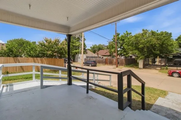 Single Family Residence For Sale in Tarrant County , 910 Loney Street, Fort Worth, Texas 76104, 2 Bedroom, 1 Bathroom, 2 Garage spaces, 860 Sqft, built in 1918, mls#21321629, Real Estate Agent in Fort Worth, Homes For Sale in Tarrant county, Homes For Sale in Fort Worth, Realtor in Fort Worth Texas, Real Estate Brokerage Independent Realty Texas, Luminita Cordes Realtor