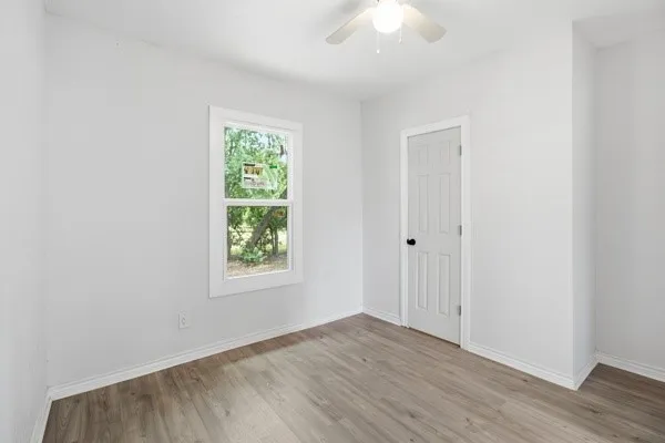 Single Family Residence For Sale in Tarrant County , 910 Loney Street, Fort Worth, Texas 76104, 2 Bedroom, 1 Bathroom, 2 Garage spaces, 860 Sqft, built in 1918, mls#21321629, Real Estate Agent in Fort Worth, Homes For Sale in Tarrant county, Homes For Sale in Fort Worth, Realtor in Fort Worth Texas, Real Estate Brokerage Independent Realty Texas, Luminita Cordes Realtor