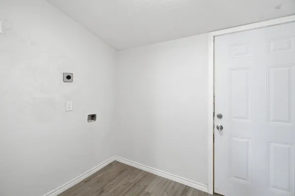 Single Family Residence For Sale in Tarrant County , 910 Loney Street, Fort Worth, Texas 76104, 2 Bedroom, 1 Bathroom, 2 Garage spaces, 860 Sqft, built in 1918, mls#21321629, Real Estate Agent in Fort Worth, Homes For Sale in Tarrant county, Homes For Sale in Fort Worth, Realtor in Fort Worth Texas, Real Estate Brokerage Independent Realty Texas, Luminita Cordes Realtor