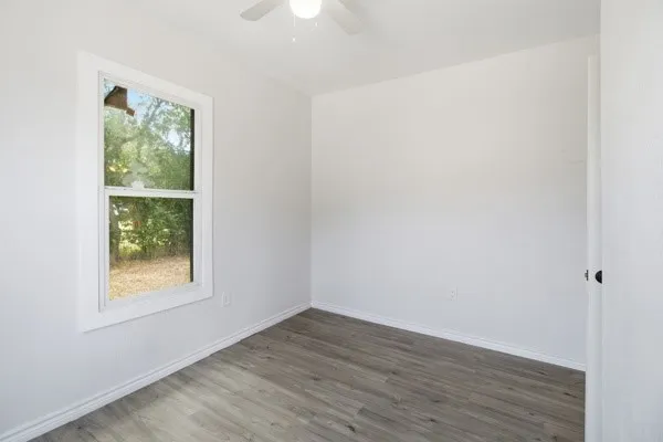 Single Family Residence For Sale in Tarrant County , 910 Loney Street, Fort Worth, Texas 76104, 2 Bedroom, 1 Bathroom, 2 Garage spaces, 860 Sqft, built in 1918, mls#21321629, Real Estate Agent in Fort Worth, Homes For Sale in Tarrant county, Homes For Sale in Fort Worth, Realtor in Fort Worth Texas, Real Estate Brokerage Independent Realty Texas, Luminita Cordes Realtor