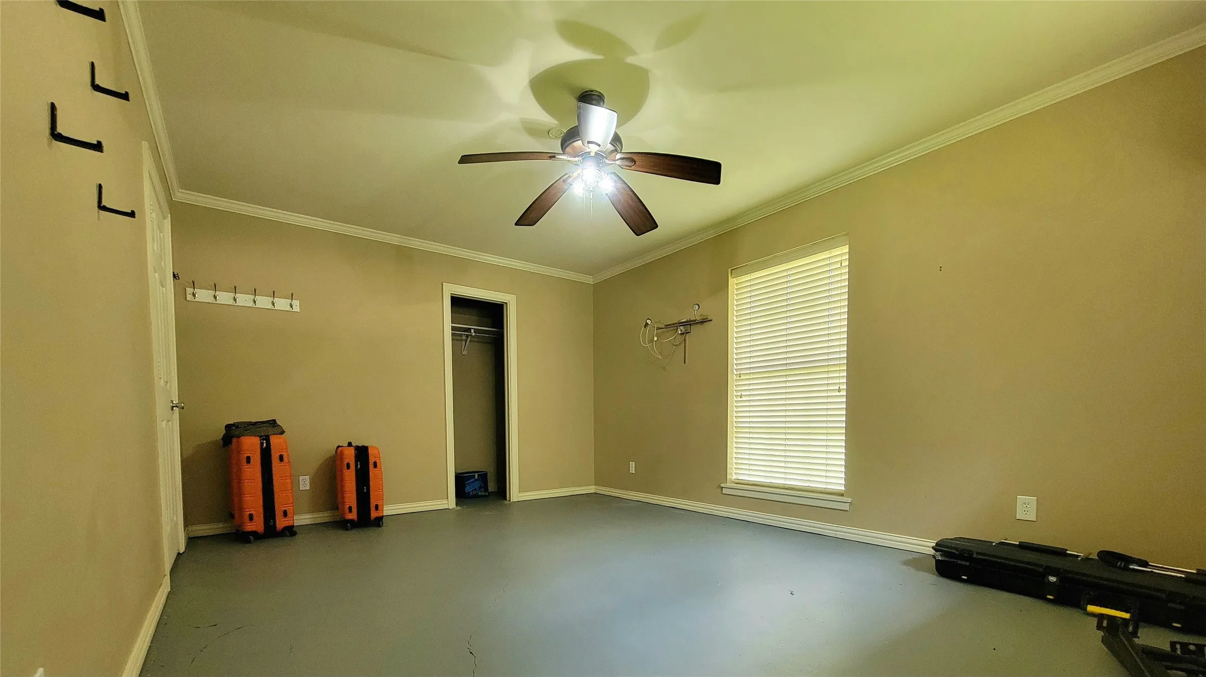 Single Family Residence For Sale in Red River (TX) County , 706 W Fourth, Clarksville, Texas 75426, 3 Bedroom, 2 Bathroom, 2 Garage spaces, 2,520 Sqft, built in 1968, mls#21321537, Real Estate Agent in Clarksville, Homes For Sale in Red River (TX) county, Homes For Sale in Clarksville, Realtor in Clarksville Texas, Real Estate Brokerage Independent Realty Texas, Luminita Cordes Realtor