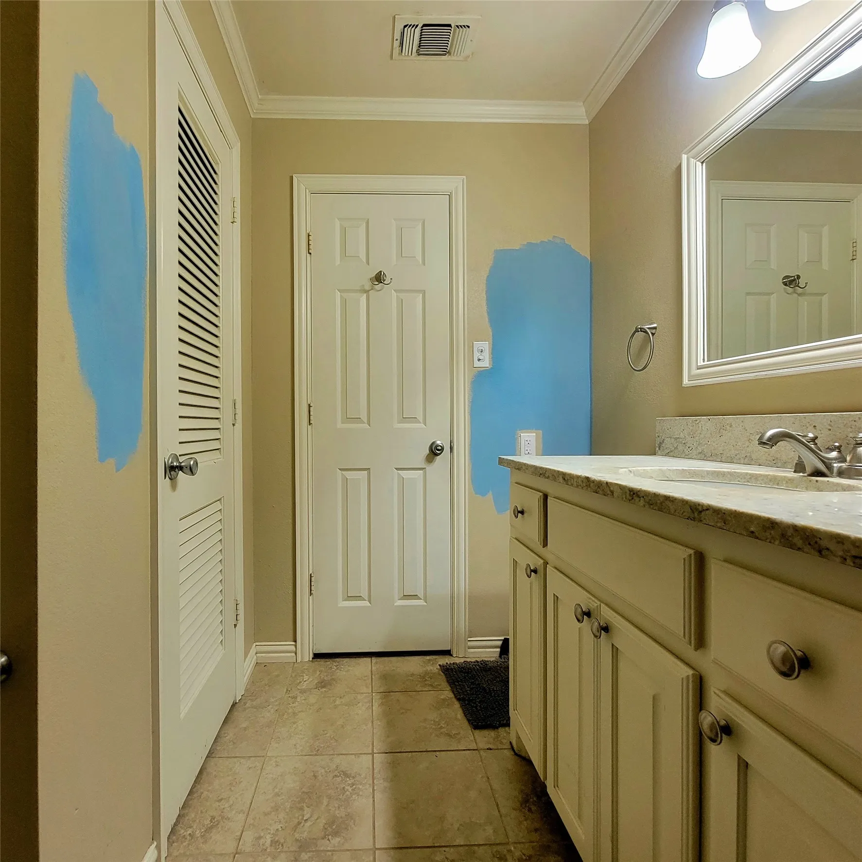 Single Family Residence For Sale in Red River (TX) County , 706 W Fourth, Clarksville, Texas 75426, 3 Bedroom, 2 Bathroom, 2 Garage spaces, 2,520 Sqft, built in 1968, mls#21321537, Real Estate Agent in Clarksville, Homes For Sale in Red River (TX) county, Homes For Sale in Clarksville, Realtor in Clarksville Texas, Real Estate Brokerage Independent Realty Texas, Luminita Cordes Realtor