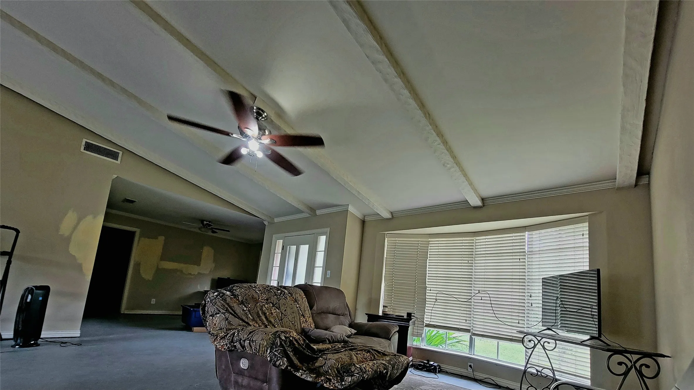 Single Family Residence For Sale in Red River (TX) County , 706 W Fourth, Clarksville, Texas 75426, 3 Bedroom, 2 Bathroom, 2 Garage spaces, 2,520 Sqft, built in 1968, mls#21321537, Real Estate Agent in Clarksville, Homes For Sale in Red River (TX) county, Homes For Sale in Clarksville, Realtor in Clarksville Texas, Real Estate Brokerage Independent Realty Texas, Luminita Cordes Realtor