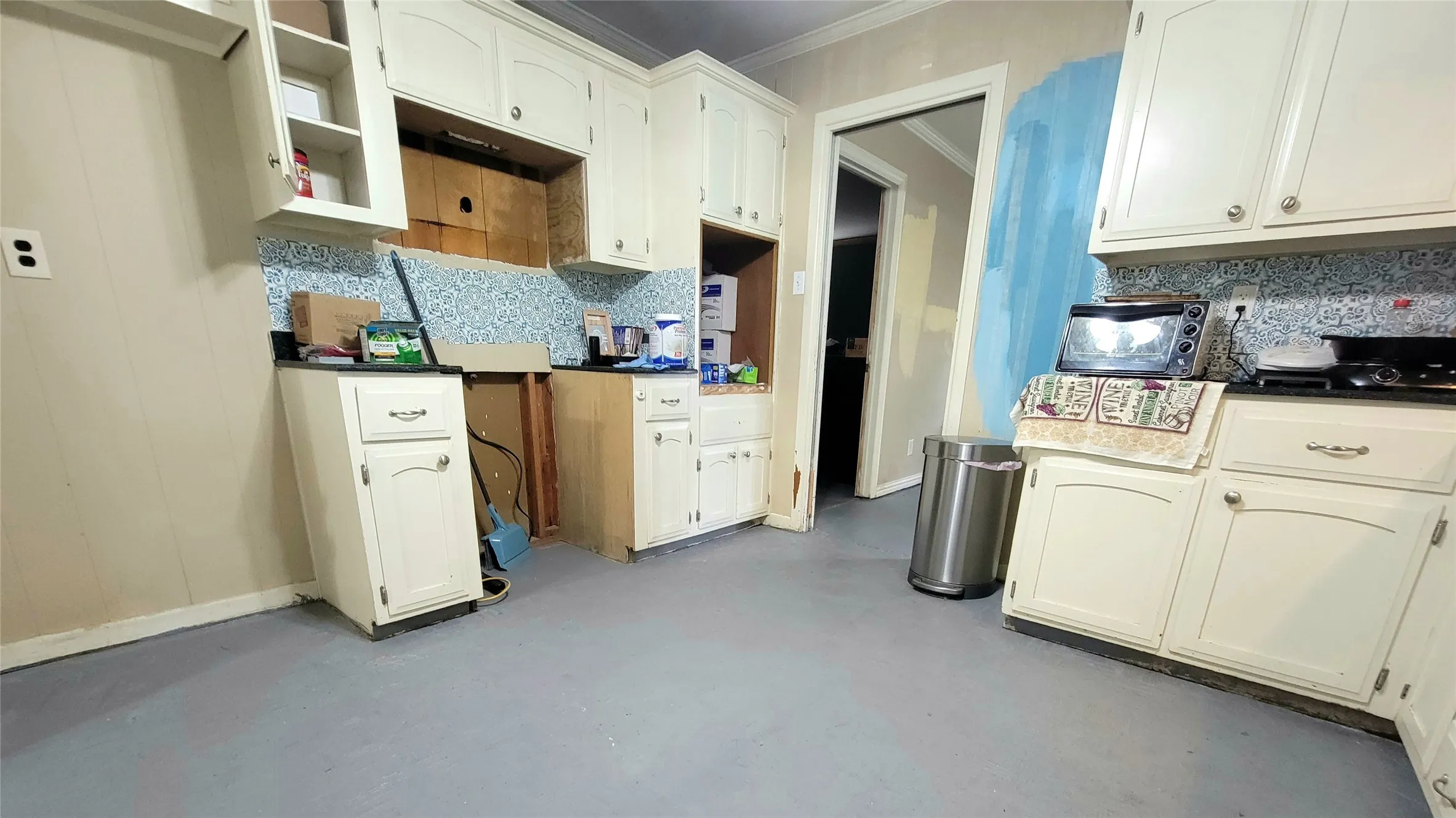 Single Family Residence For Sale in Red River (TX) County , 706 W Fourth, Clarksville, Texas 75426, 3 Bedroom, 2 Bathroom, 2 Garage spaces, 2,520 Sqft, built in 1968, mls#21321537, Real Estate Agent in Clarksville, Homes For Sale in Red River (TX) county, Homes For Sale in Clarksville, Realtor in Clarksville Texas, Real Estate Brokerage Independent Realty Texas, Luminita Cordes Realtor