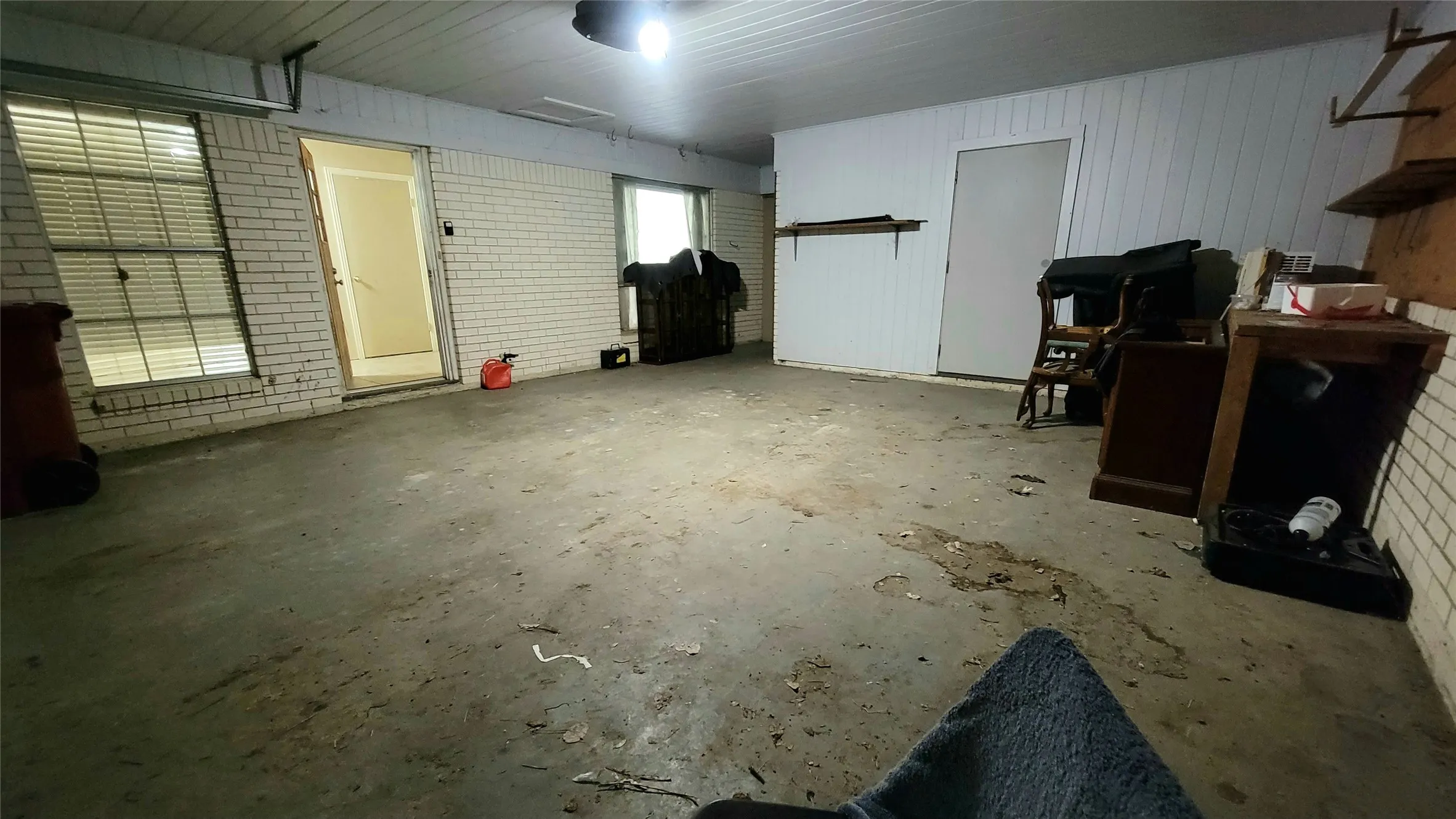 Single Family Residence For Sale in Red River (TX) County , 706 W Fourth, Clarksville, Texas 75426, 3 Bedroom, 2 Bathroom, 2 Garage spaces, 2,520 Sqft, built in 1968, mls#21321537, Real Estate Agent in Clarksville, Homes For Sale in Red River (TX) county, Homes For Sale in Clarksville, Realtor in Clarksville Texas, Real Estate Brokerage Independent Realty Texas, Luminita Cordes Realtor