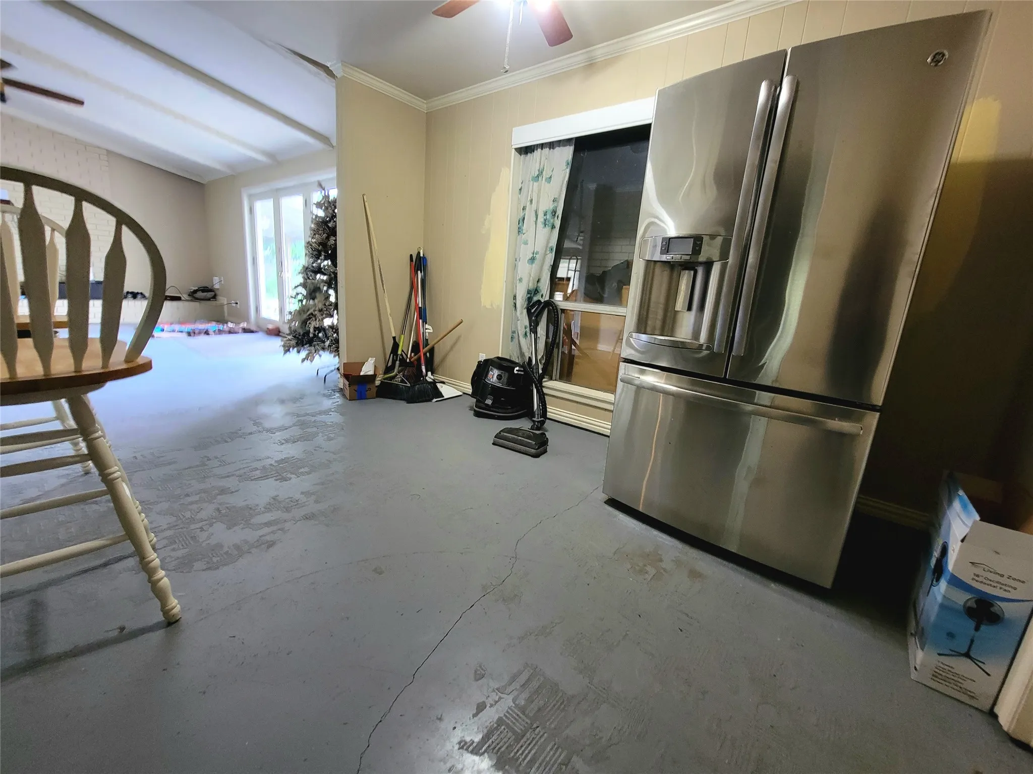 Single Family Residence For Sale in Red River (TX) County , 706 W Fourth, Clarksville, Texas 75426, 3 Bedroom, 2 Bathroom, 2 Garage spaces, 2,520 Sqft, built in 1968, mls#21321537, Real Estate Agent in Clarksville, Homes For Sale in Red River (TX) county, Homes For Sale in Clarksville, Realtor in Clarksville Texas, Real Estate Brokerage Independent Realty Texas, Luminita Cordes Realtor