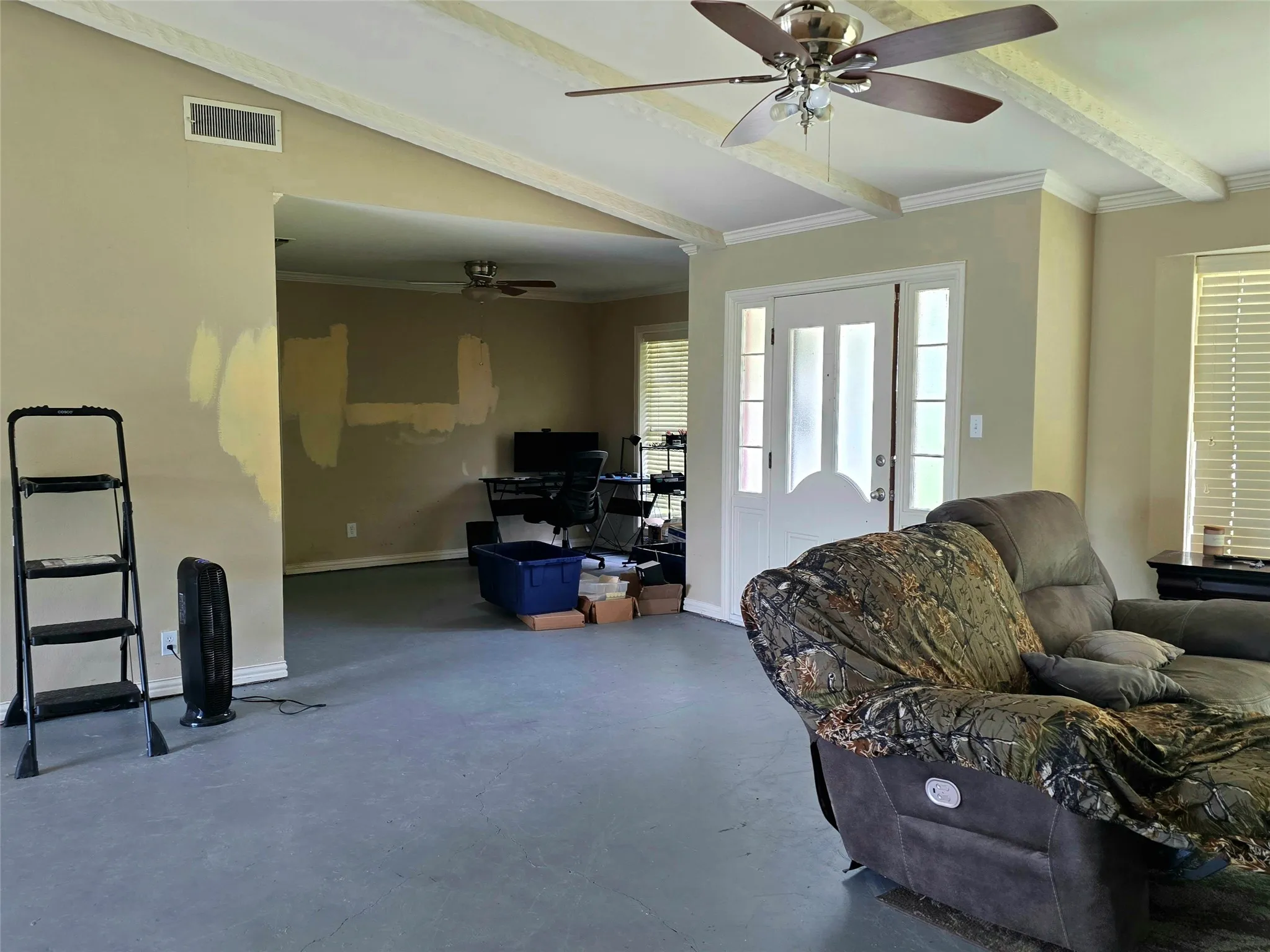 Single Family Residence For Sale in Red River (TX) County , 706 W Fourth, Clarksville, Texas 75426, 3 Bedroom, 2 Bathroom, 2 Garage spaces, 2,520 Sqft, built in 1968, mls#21321537, Real Estate Agent in Clarksville, Homes For Sale in Red River (TX) county, Homes For Sale in Clarksville, Realtor in Clarksville Texas, Real Estate Brokerage Independent Realty Texas, Luminita Cordes Realtor