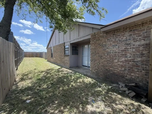 Single Family Residence For Sale in Dallas County , 431 Pogue Street, Cedar Hill, Texas 75104, 3 Bedroom, 2 Bathroom, Garage spaces, 1,060 Sqft, built in 1983, mls#21321657, Real Estate Agent in Cedar Hill, Homes For Sale in Dallas county, Homes For Sale in Cedar Hill, Realtor in Cedar Hill Texas, Real Estate Brokerage Independent Realty Texas, Luminita Cordes Realtor