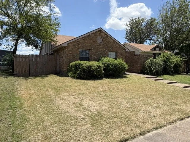 Single Family Residence For Sale in Dallas County , 431 Pogue Street, Cedar Hill, Texas 75104, 3 Bedroom, 2 Bathroom, Garage spaces, 1,060 Sqft, built in 1983, mls#21321657, Real Estate Agent in Cedar Hill, Homes For Sale in Dallas county, Homes For Sale in Cedar Hill, Realtor in Cedar Hill Texas, Real Estate Brokerage Independent Realty Texas, Luminita Cordes Realtor