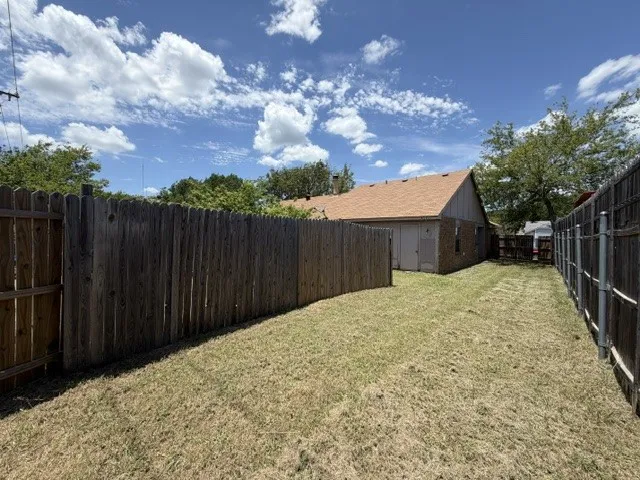 Single Family Residence For Sale in Dallas County , 431 Pogue Street, Cedar Hill, Texas 75104, 3 Bedroom, 2 Bathroom, Garage spaces, 1,060 Sqft, built in 1983, mls#21321657, Real Estate Agent in Cedar Hill, Homes For Sale in Dallas county, Homes For Sale in Cedar Hill, Realtor in Cedar Hill Texas, Real Estate Brokerage Independent Realty Texas, Luminita Cordes Realtor