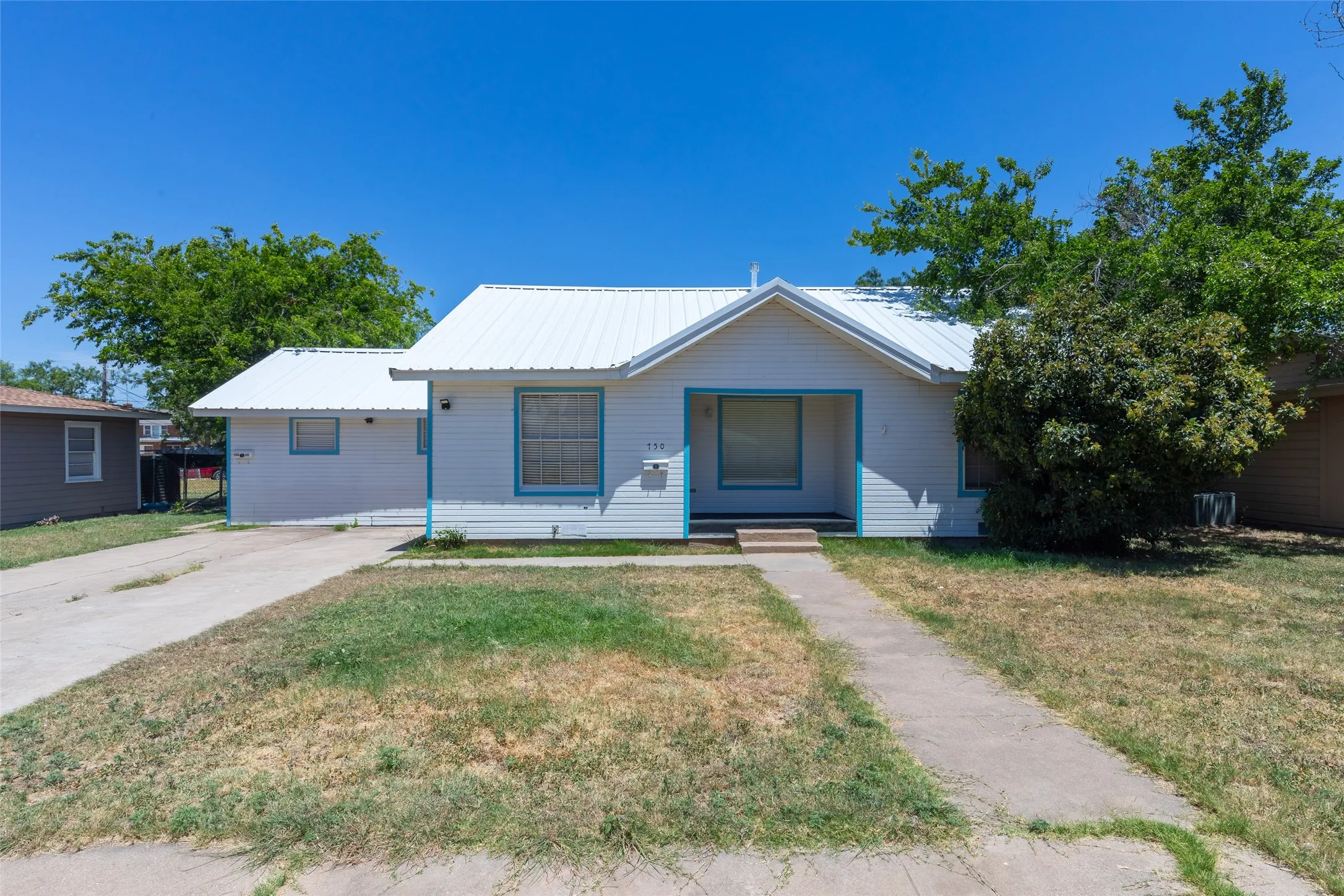 Apartment For Sale in Taylor County , 750 E North 12th Street, Abilene, Texas 79601, 5 Bedroom, 3 Bathroom, Garage spaces, 2,307 Sqft, built in 1950, mls#21320676, Real Estate Agent in Abilene, Homes For Sale in Taylor county, Homes For Sale in Abilene, Realtor in Abilene Texas, Real Estate Brokerage Independent Realty Texas, Luminita Cordes Realtor