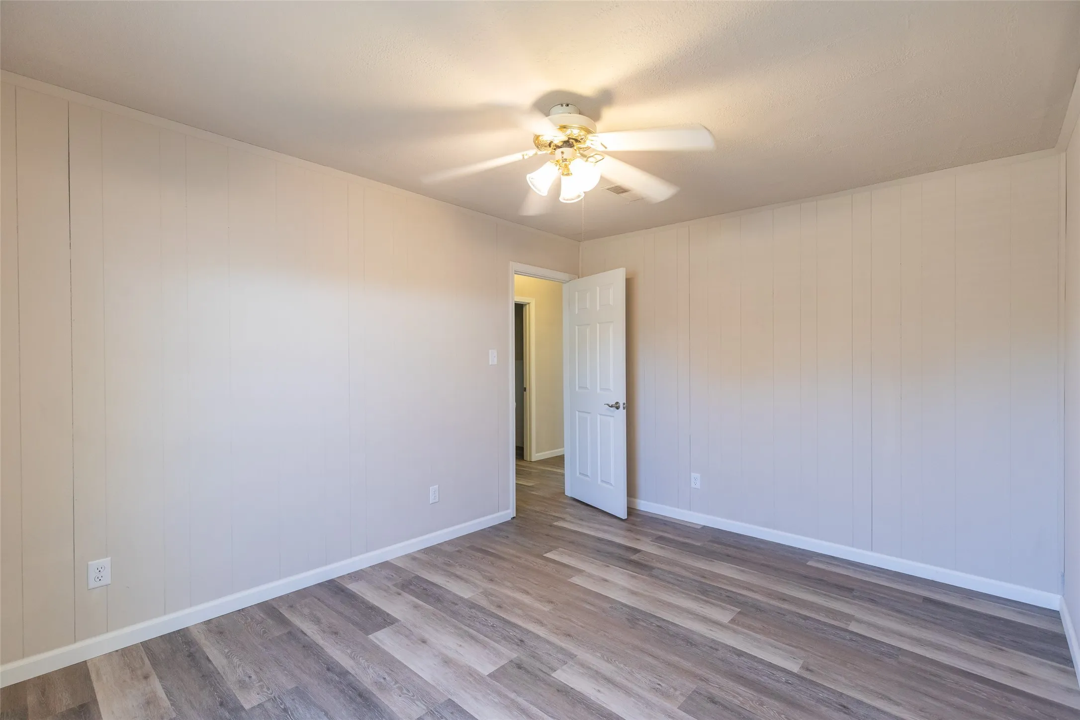 Apartment For Sale in Taylor County , 750 E North 12th Street, Abilene, Texas 79601, 5 Bedroom, 3 Bathroom, Garage spaces, 2,307 Sqft, built in 1950, mls#21320676, Real Estate Agent in Abilene, Homes For Sale in Taylor county, Homes For Sale in Abilene, Realtor in Abilene Texas, Real Estate Brokerage Independent Realty Texas, Luminita Cordes Realtor