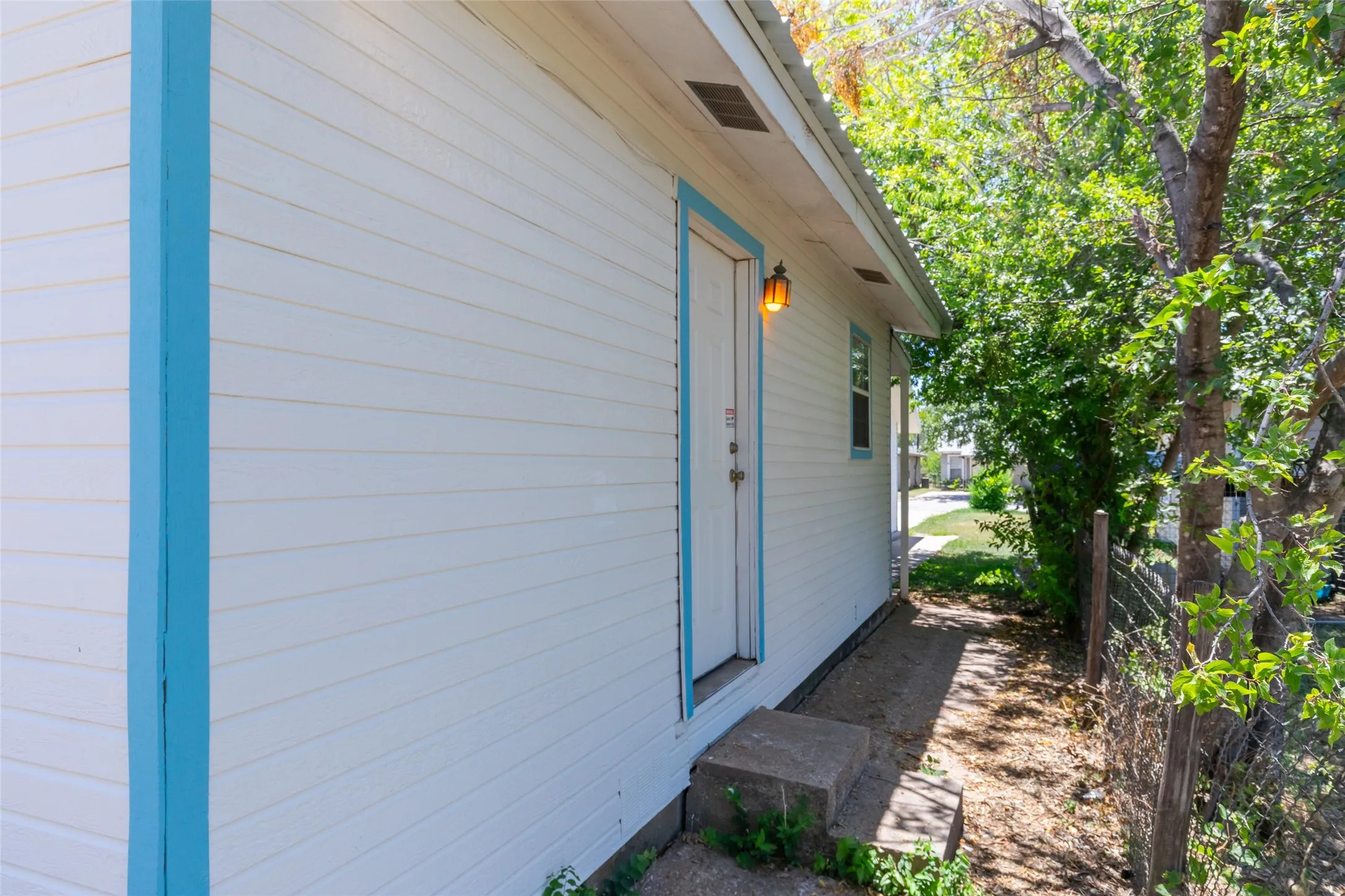 Apartment For Sale in Taylor County , 750 E North 12th Street, Abilene, Texas 79601, 5 Bedroom, 3 Bathroom, Garage spaces, 2,307 Sqft, built in 1950, mls#21320676, Real Estate Agent in Abilene, Homes For Sale in Taylor county, Homes For Sale in Abilene, Realtor in Abilene Texas, Real Estate Brokerage Independent Realty Texas, Luminita Cordes Realtor
