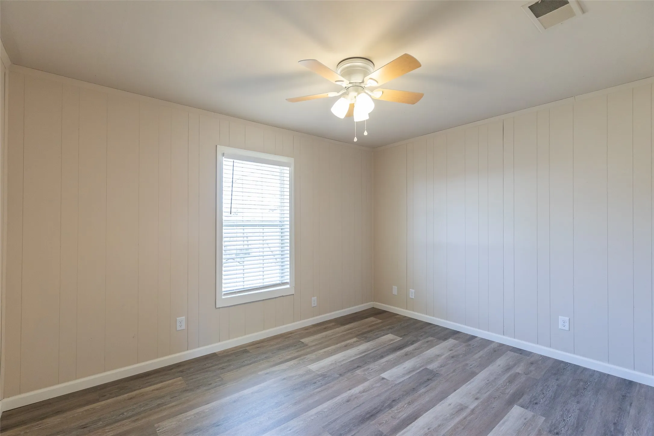 Apartment For Sale in Taylor County , 750 E North 12th Street, Abilene, Texas 79601, 5 Bedroom, 3 Bathroom, Garage spaces, 2,307 Sqft, built in 1950, mls#21320676, Real Estate Agent in Abilene, Homes For Sale in Taylor county, Homes For Sale in Abilene, Realtor in Abilene Texas, Real Estate Brokerage Independent Realty Texas, Luminita Cordes Realtor