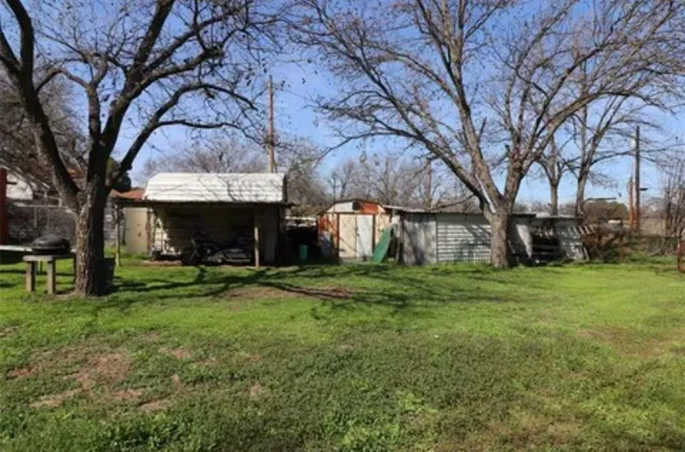 Single Family Residence For Sale in Brown County , 2508 Vine Street, Brownwood, Texas 76801, 3 Bedroom, 2 Bathroom, Garage spaces, 1,212 Sqft, built in 2001, mls#21321636, Real Estate Agent in Brownwood, Homes For Sale in Brown county, Homes For Sale in Brownwood, Realtor in Brownwood Texas, Real Estate Brokerage Independent Realty Texas, Luminita Cordes Realtor
