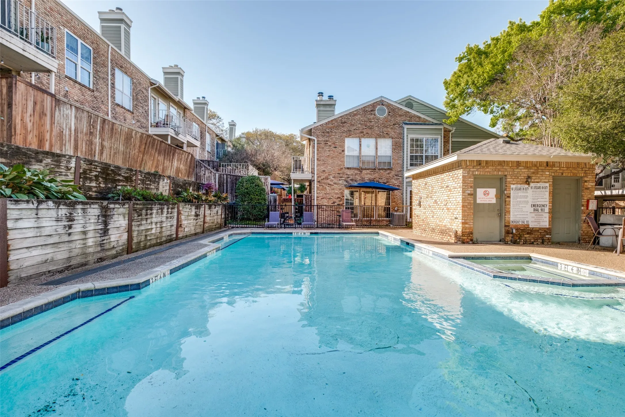 Condominium For Sale in Dallas County , 7151 Gaston Avenue 902, Dallas, Texas 75214, 2 Bedroom, 1 Bathroom, 1 Garage spaces, 921 Sqft, built in 1983, mls#21320504, Real Estate Agent in Dallas, Homes For Sale in Dallas county, Homes For Sale in Dallas, Realtor in Dallas Texas, Real Estate Brokerage Independent Realty Texas, Luminita Cordes Realtor