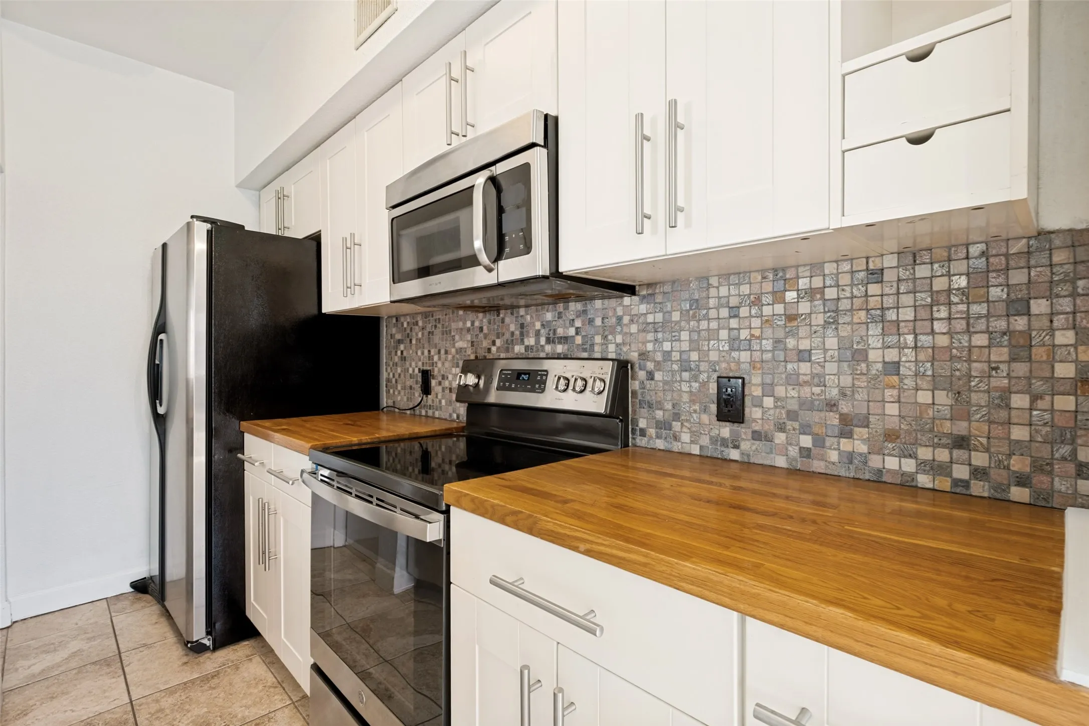 Condominium For Sale in Dallas County , 7151 Gaston Avenue 902, Dallas, Texas 75214, 2 Bedroom, 1 Bathroom, 1 Garage spaces, 921 Sqft, built in 1983, mls#21320504, Real Estate Agent in Dallas, Homes For Sale in Dallas county, Homes For Sale in Dallas, Realtor in Dallas Texas, Real Estate Brokerage Independent Realty Texas, Luminita Cordes Realtor