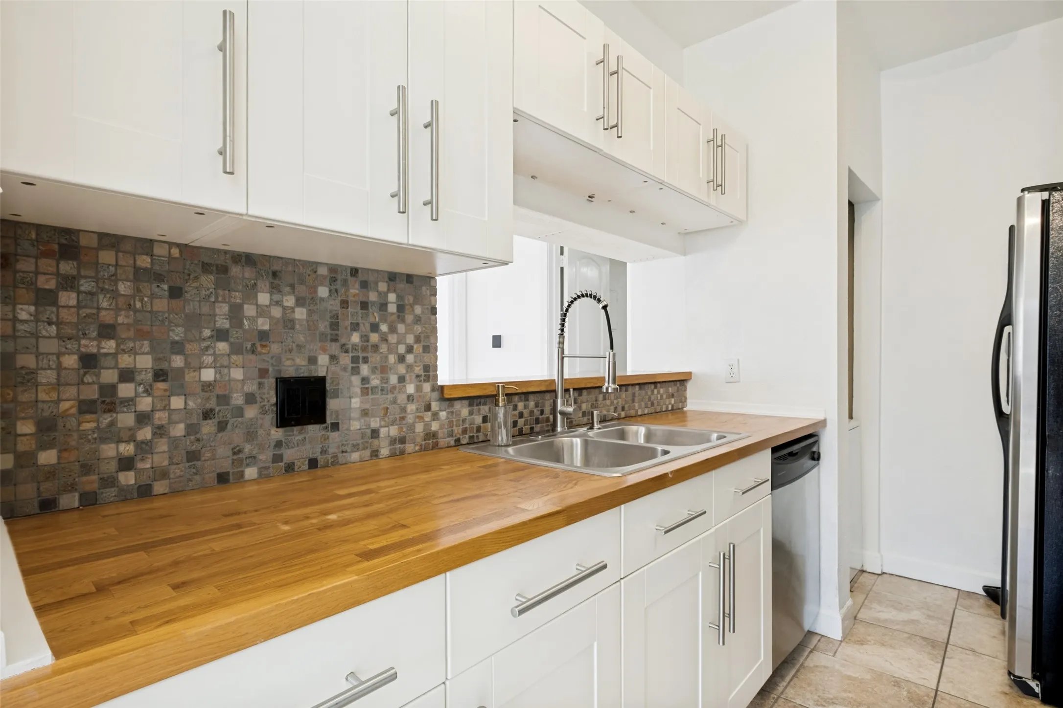 Condominium For Sale in Dallas County , 7151 Gaston Avenue 902, Dallas, Texas 75214, 2 Bedroom, 1 Bathroom, 1 Garage spaces, 921 Sqft, built in 1983, mls#21320504, Real Estate Agent in Dallas, Homes For Sale in Dallas county, Homes For Sale in Dallas, Realtor in Dallas Texas, Real Estate Brokerage Independent Realty Texas, Luminita Cordes Realtor