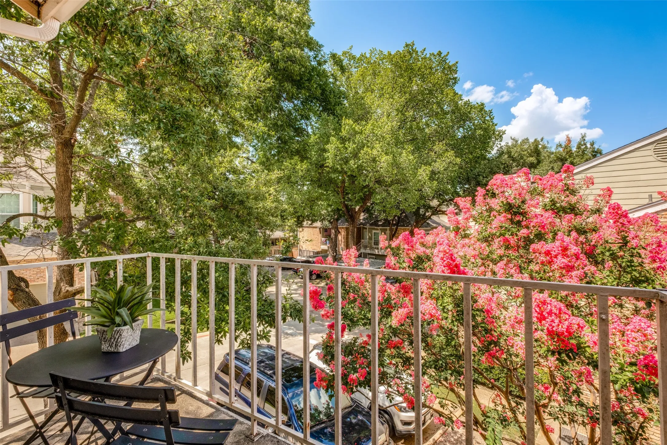 Condominium For Sale in Dallas County , 7151 Gaston Avenue 902, Dallas, Texas 75214, 2 Bedroom, 1 Bathroom, 1 Garage spaces, 921 Sqft, built in 1983, mls#21320504, Real Estate Agent in Dallas, Homes For Sale in Dallas county, Homes For Sale in Dallas, Realtor in Dallas Texas, Real Estate Brokerage Independent Realty Texas, Luminita Cordes Realtor